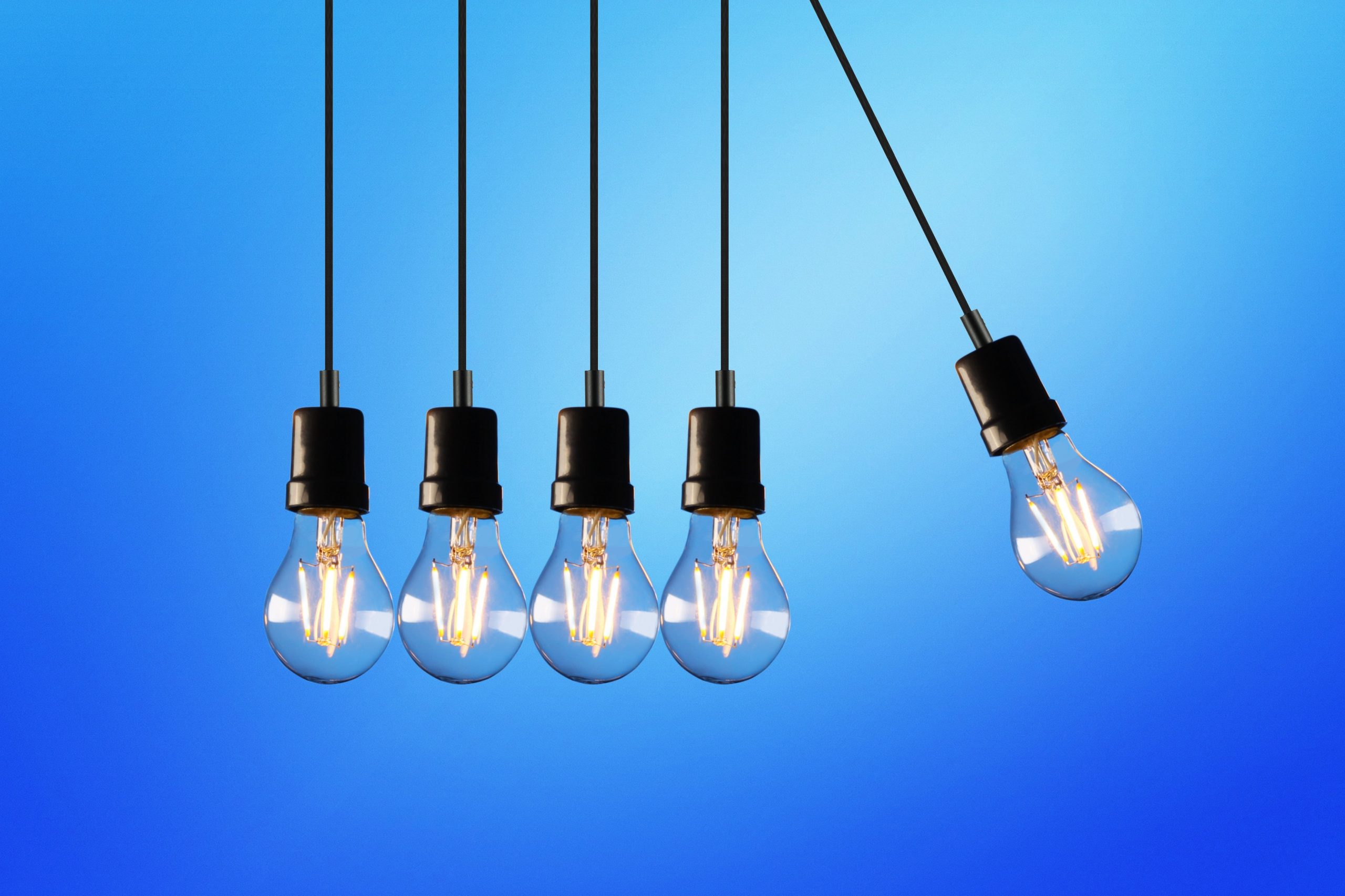 5 lightbulbs on a blue background to represent creativity in business.